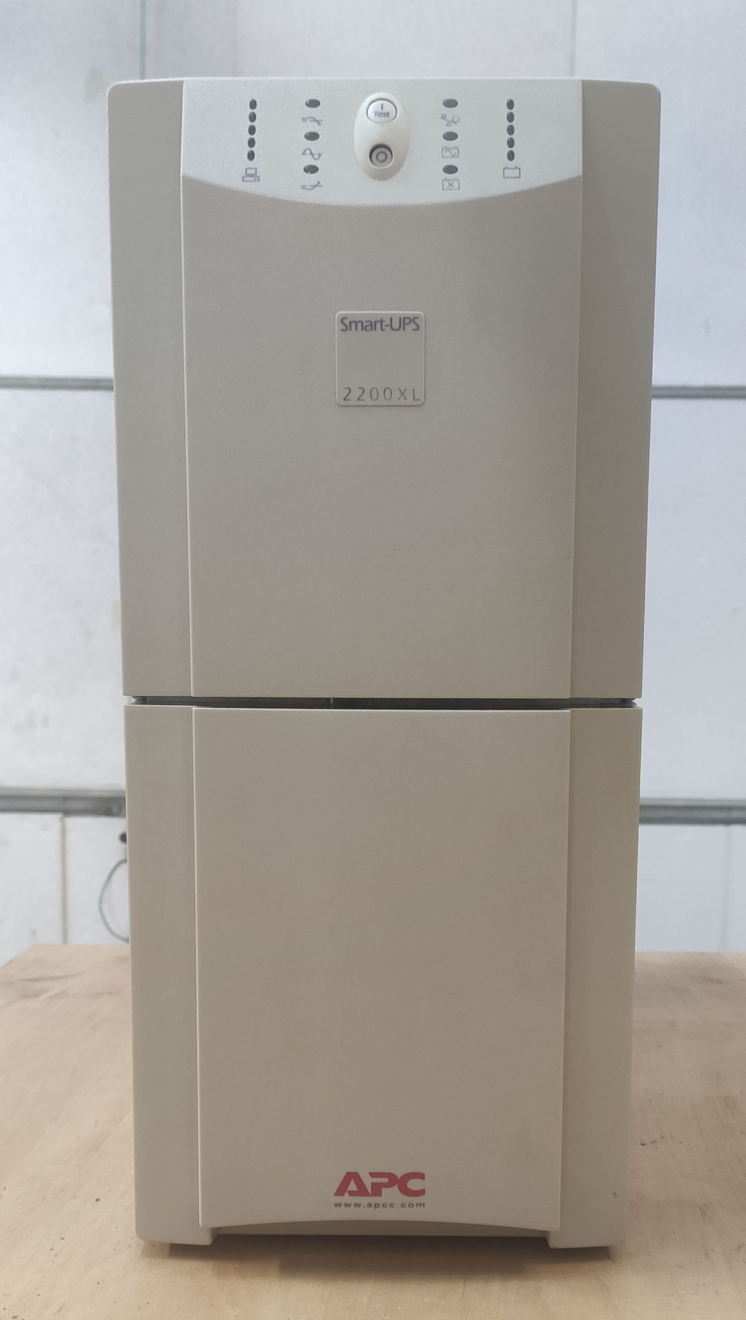 APC Smart UPS 2200